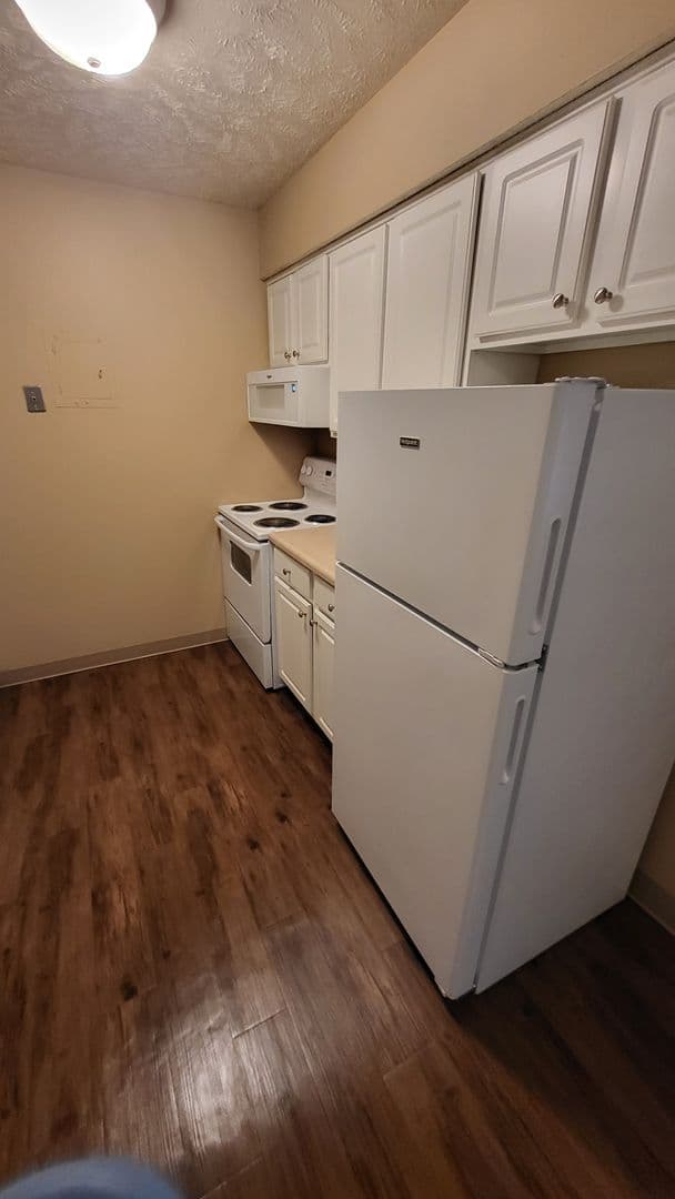 La Vista Apartment: 8500 Granville Parkway