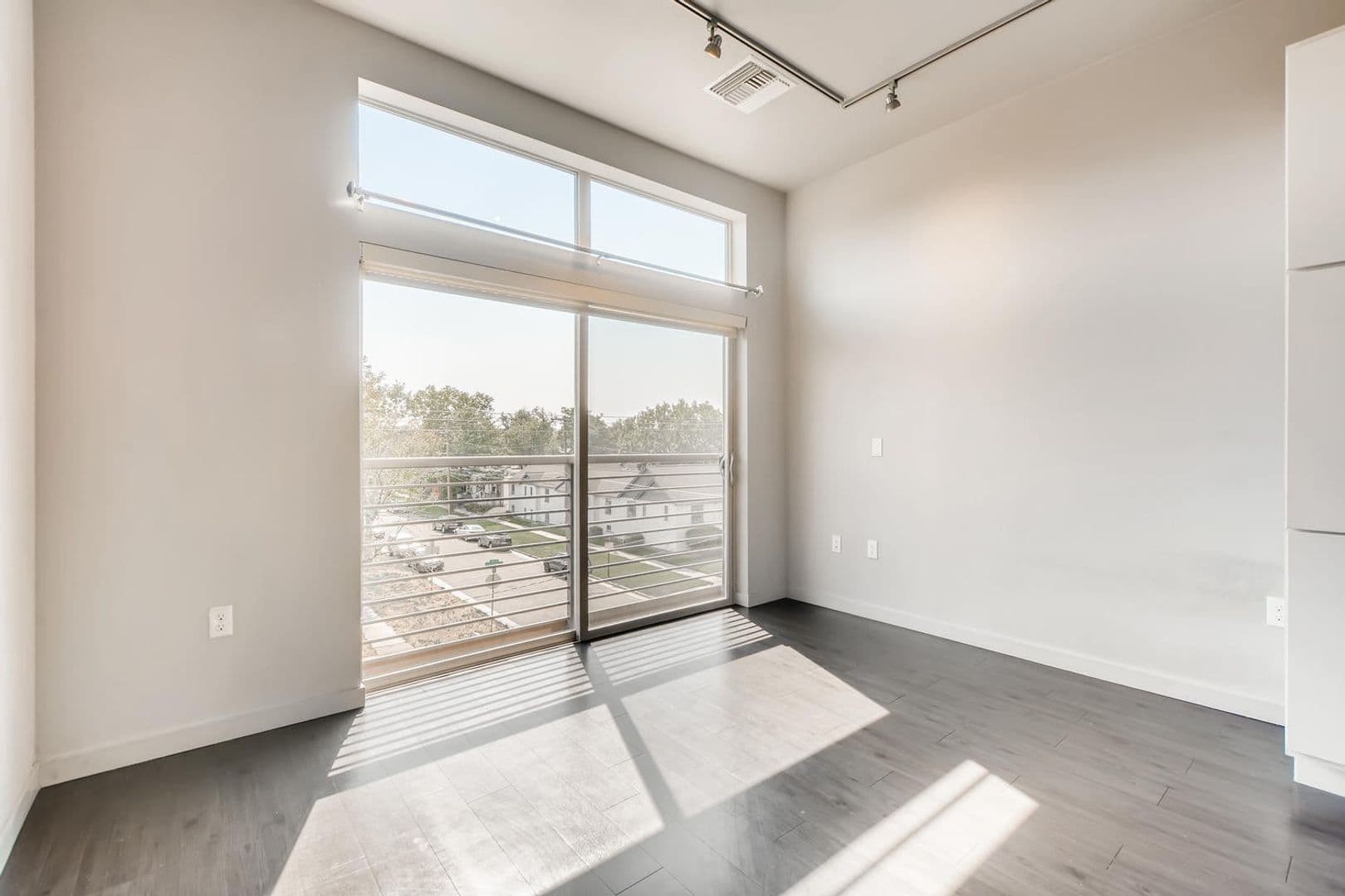 Denver Apartment: 999 S Logan St.