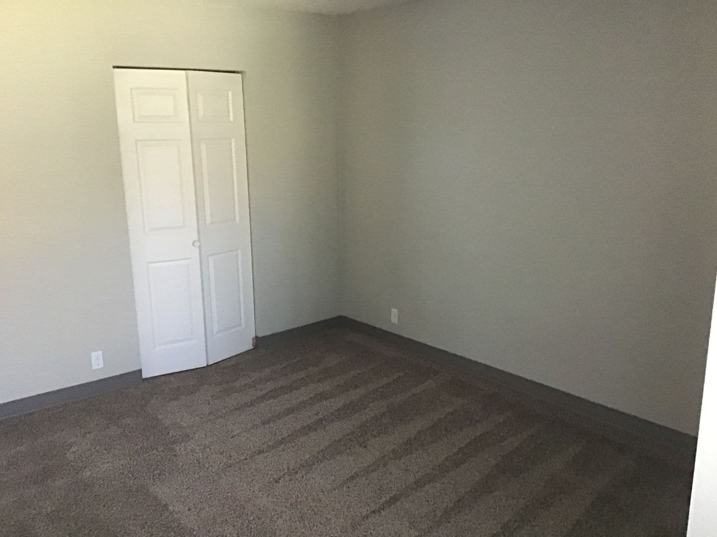 Omaha Apartment: 2563 Irving Court