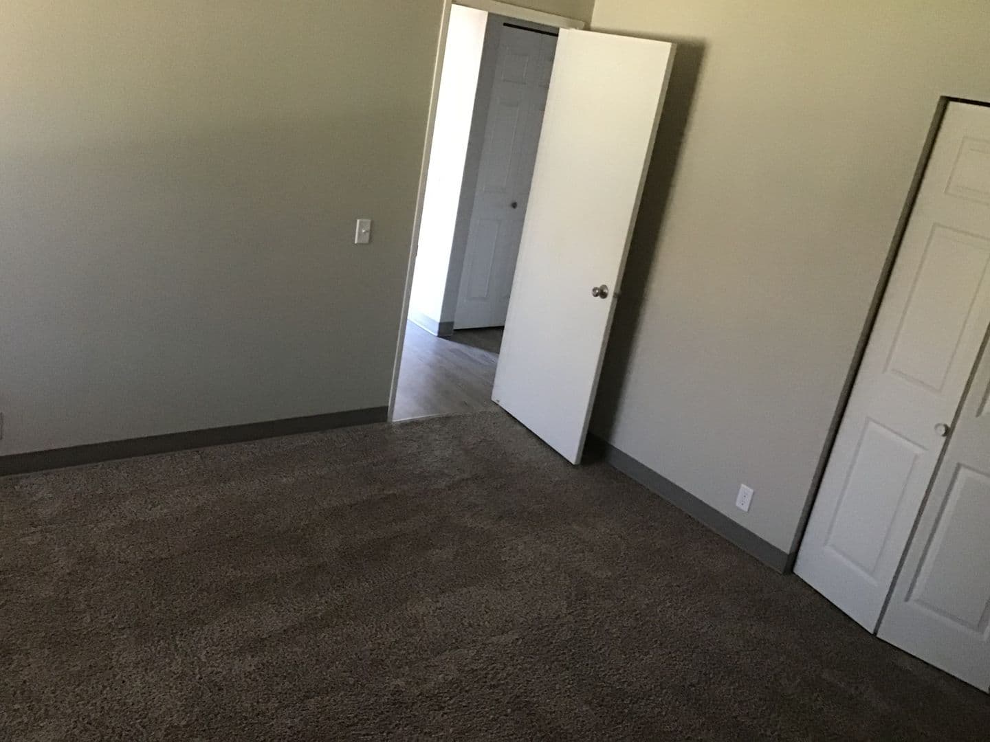 Omaha Apartment: 2563 Irving Court