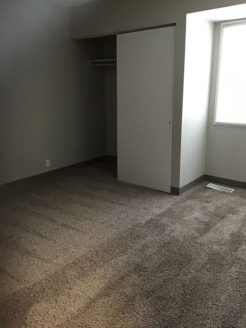 Omaha Apartment: 2563 Irving Court