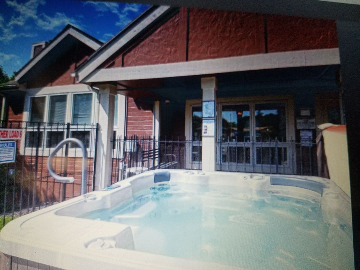 Kansas City Apartment: 480 NE Windrose Drive