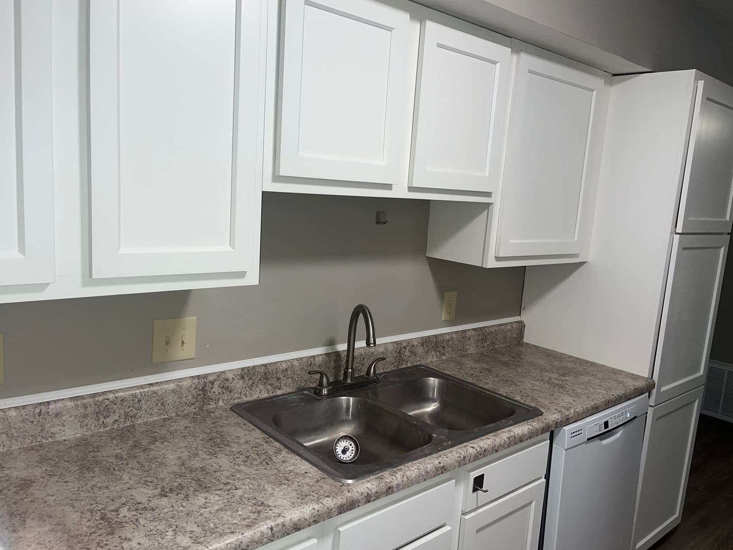 La Vista Apartment: 8500 Granville Parkway