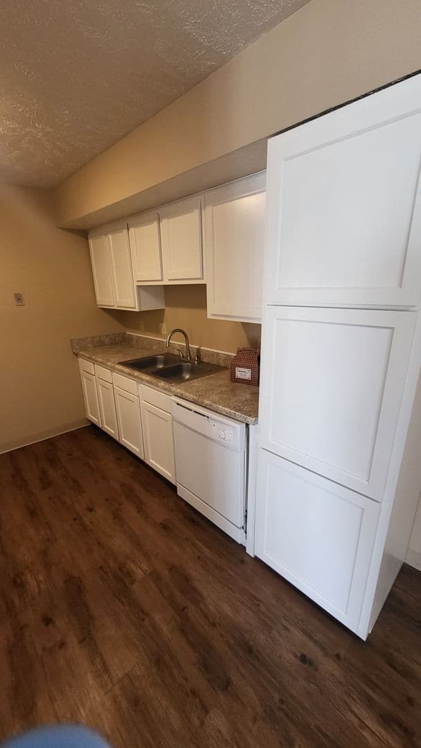 La Vista Apartment: 8500 Granville Parkway