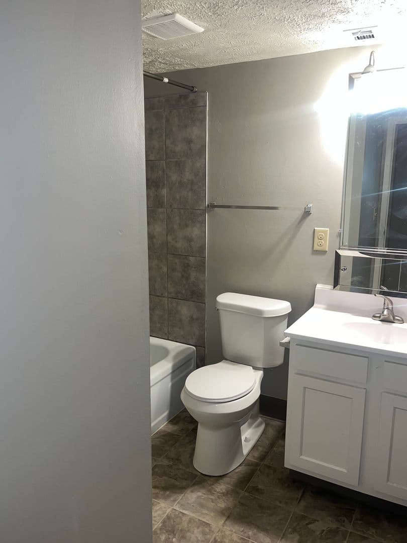 La Vista Apartment: 8500 Granville Parkway