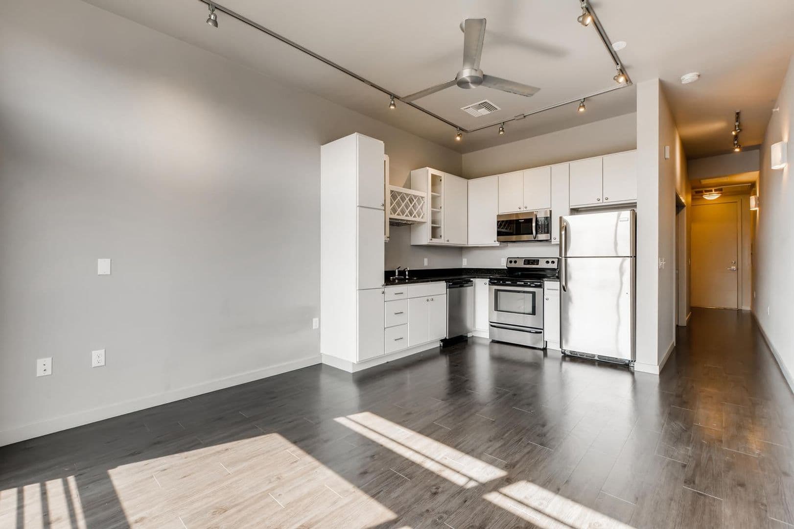 Denver Apartment: 999 S Logan St.