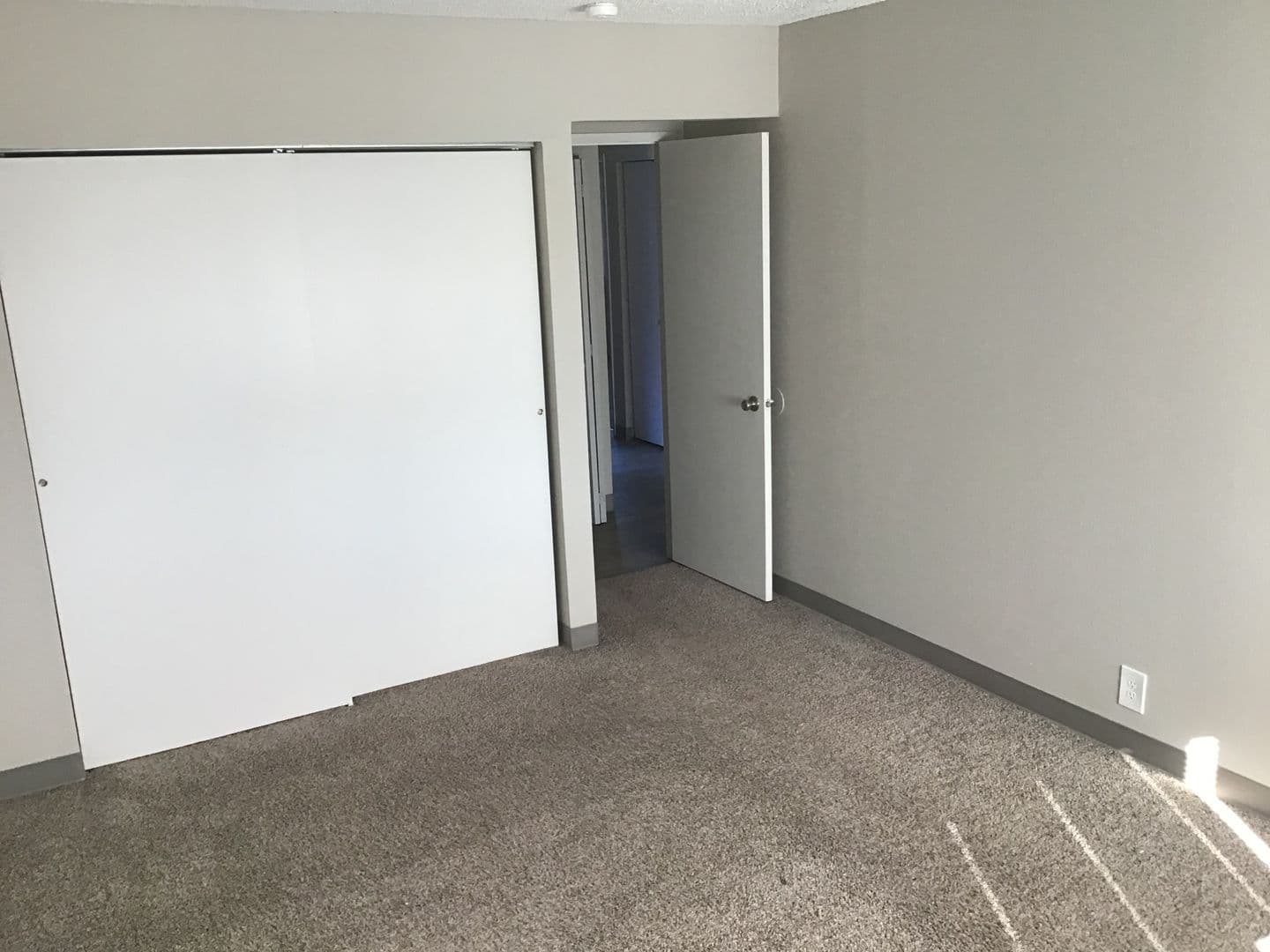 Omaha Apartment: 2563 Irving Court