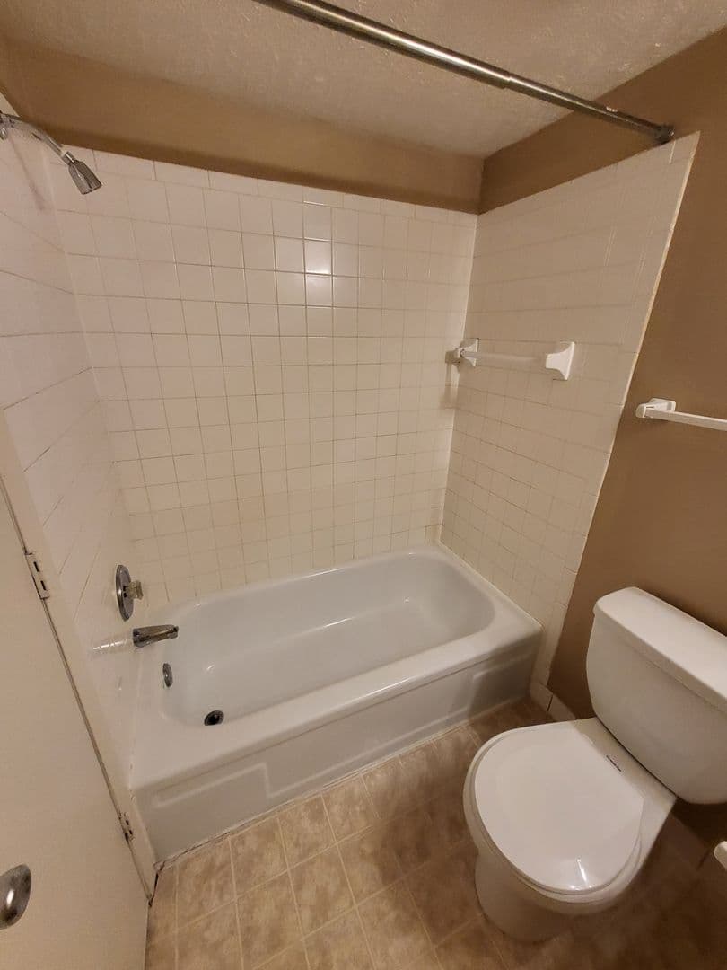 La Vista Apartment: 8500 Granville Parkway