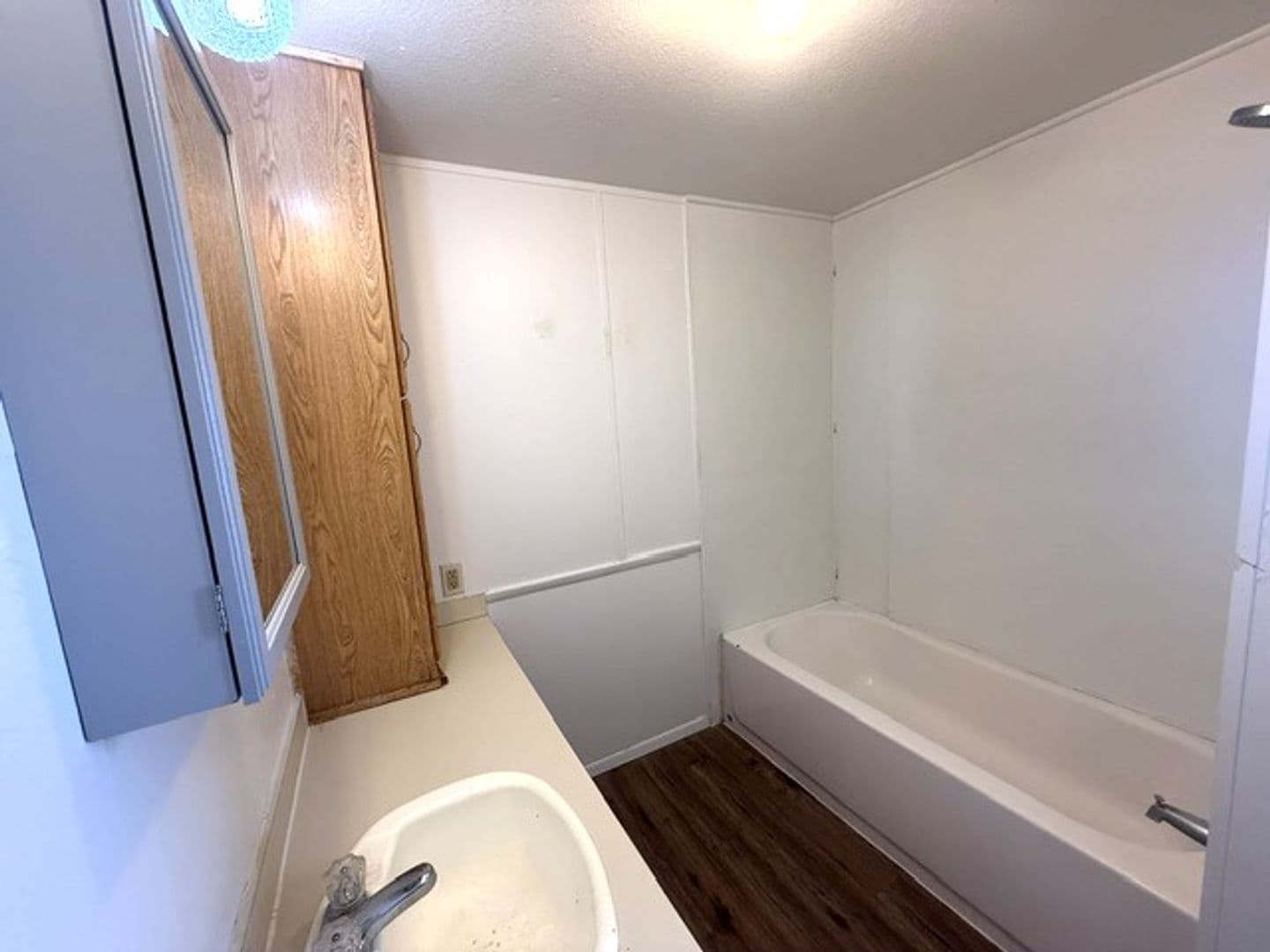 Elko House: 10954 Wood Avenue