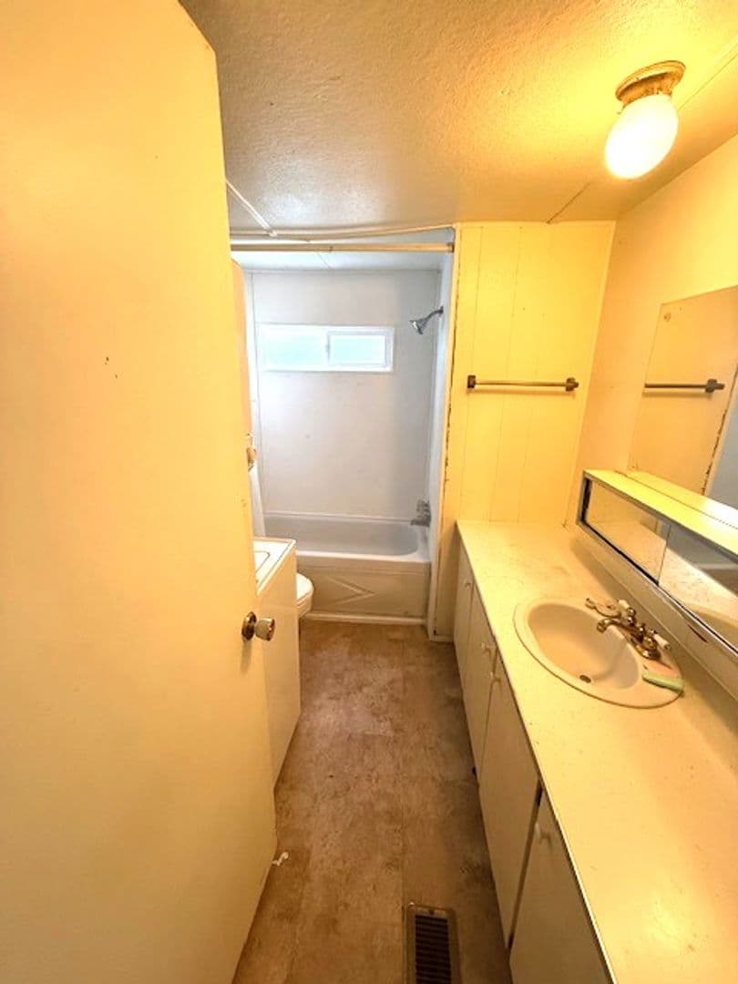 Elko House: 604 Bullion Road