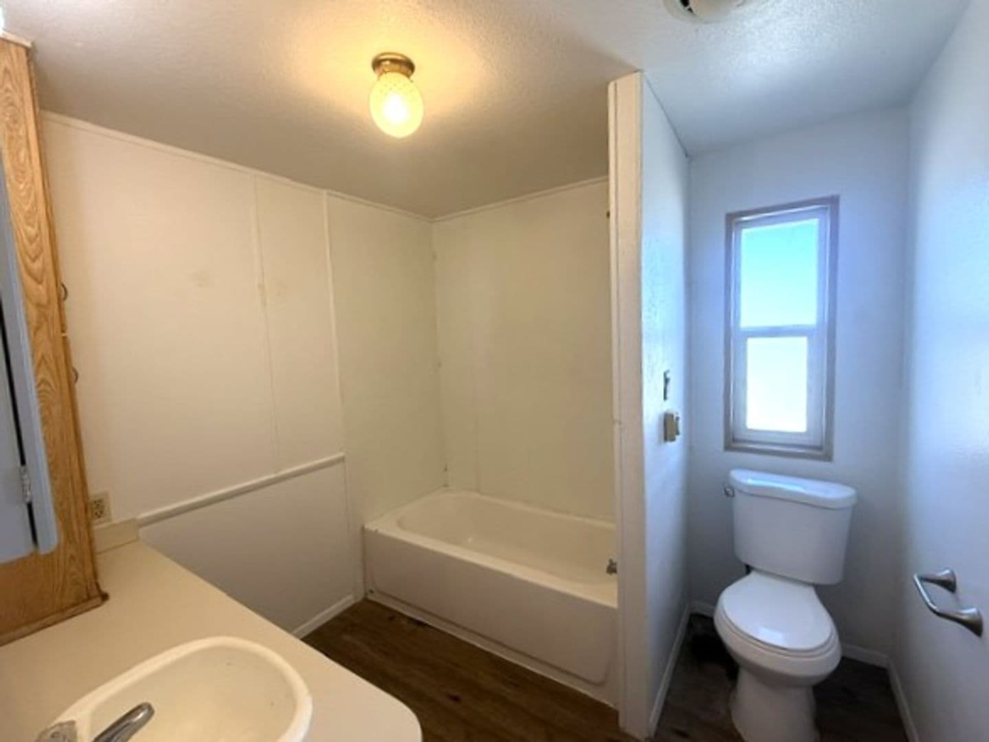 Elko House: 10954 Wood Avenue