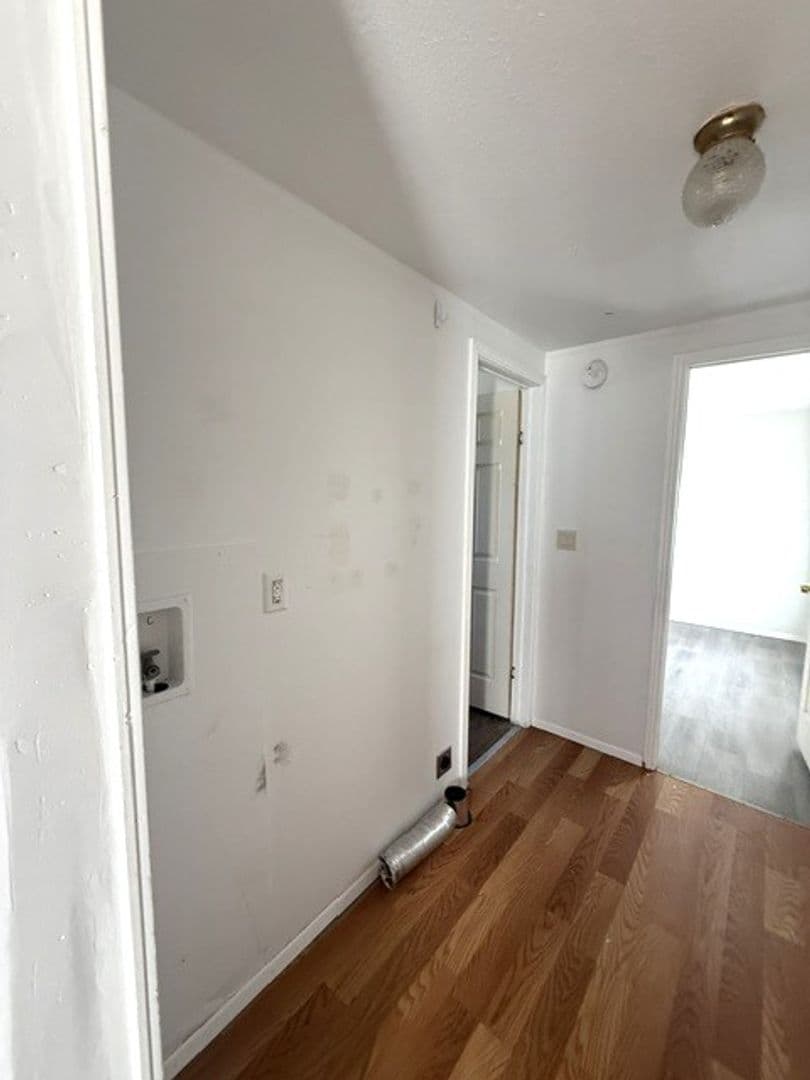 Elko House: 10954 Wood Avenue