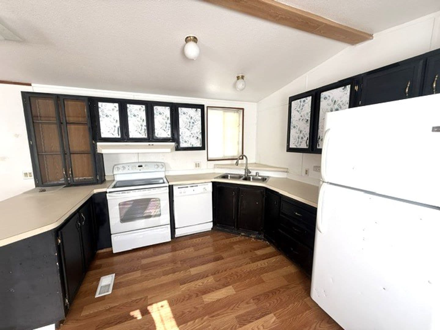 Elko House: 10954 Wood Avenue