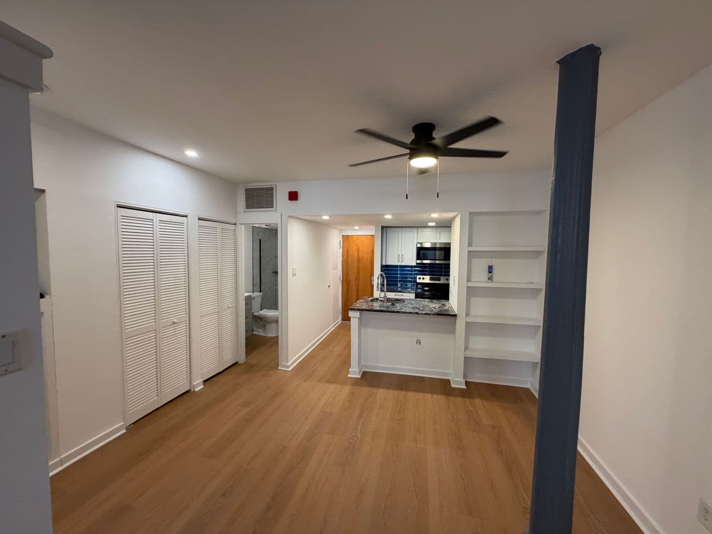 Philadelphia Apartment: 237 Chestnut Street - 1-203
