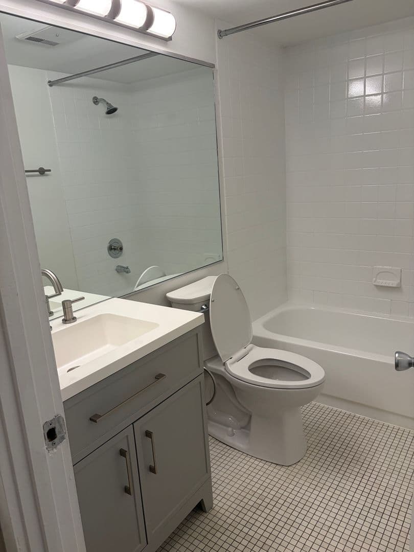 Philadelphia Apartment: 237 Chestnut Street - 1-407