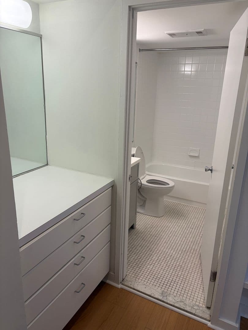Philadelphia Apartment: 237 Chestnut Street - 1-407