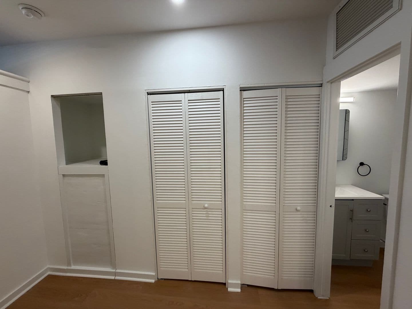 Philadelphia Apartment: 237 Chestnut Street - 1-203