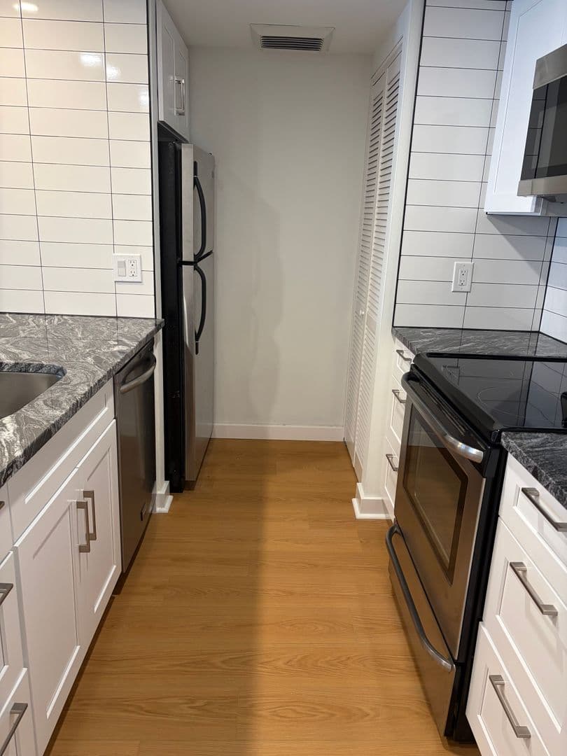 Philadelphia Apartment: 237 Chestnut Street - 1-407