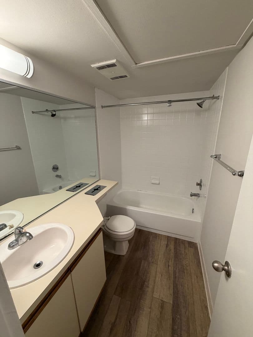 Philadelphia Apartment: 237 Chestnut Street - 1-403
