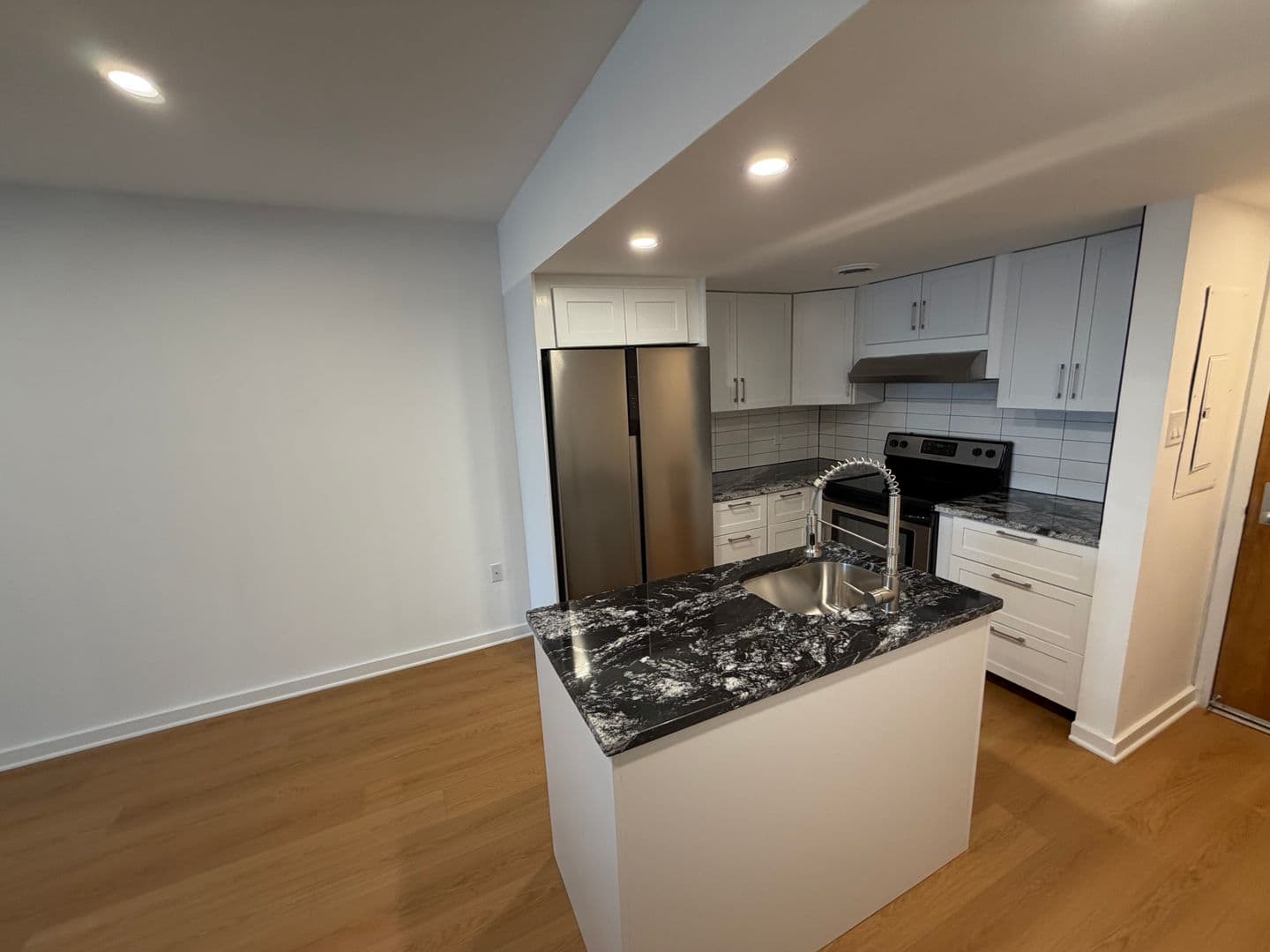 Philadelphia Apartment: 237 Chestnut Street - 1-302
