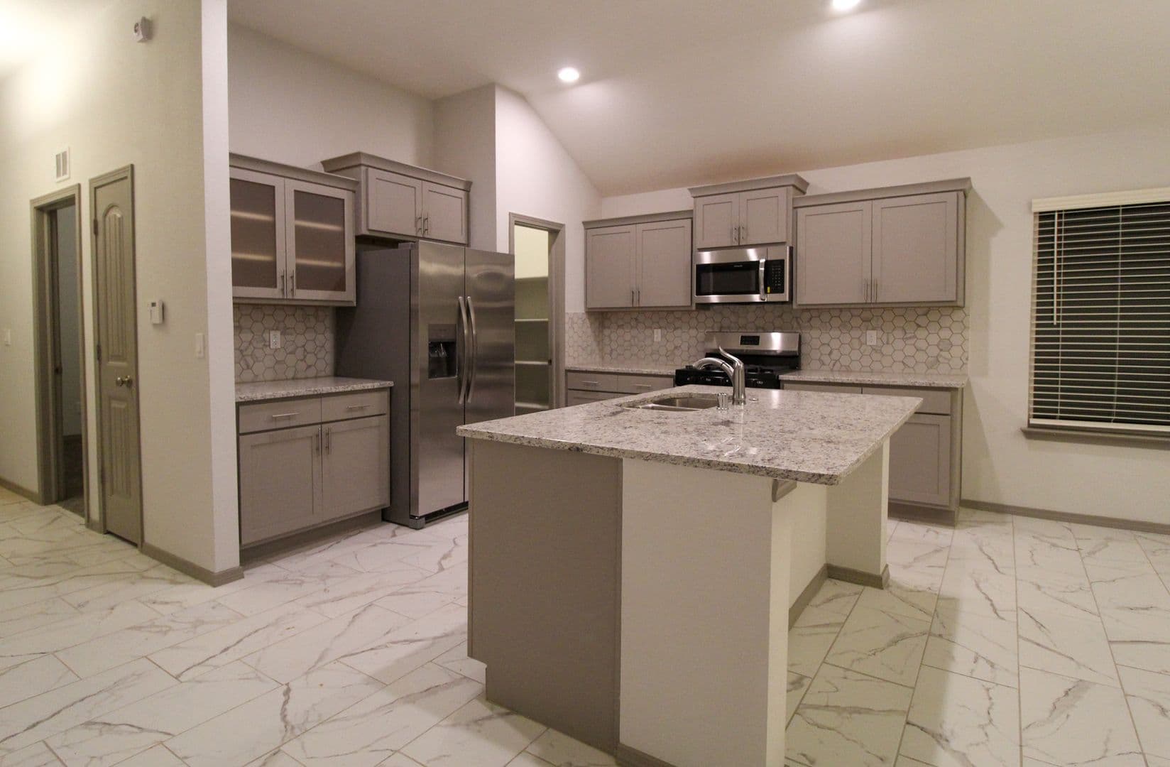 Horizon City House: 13709 Lago Vista Ave
