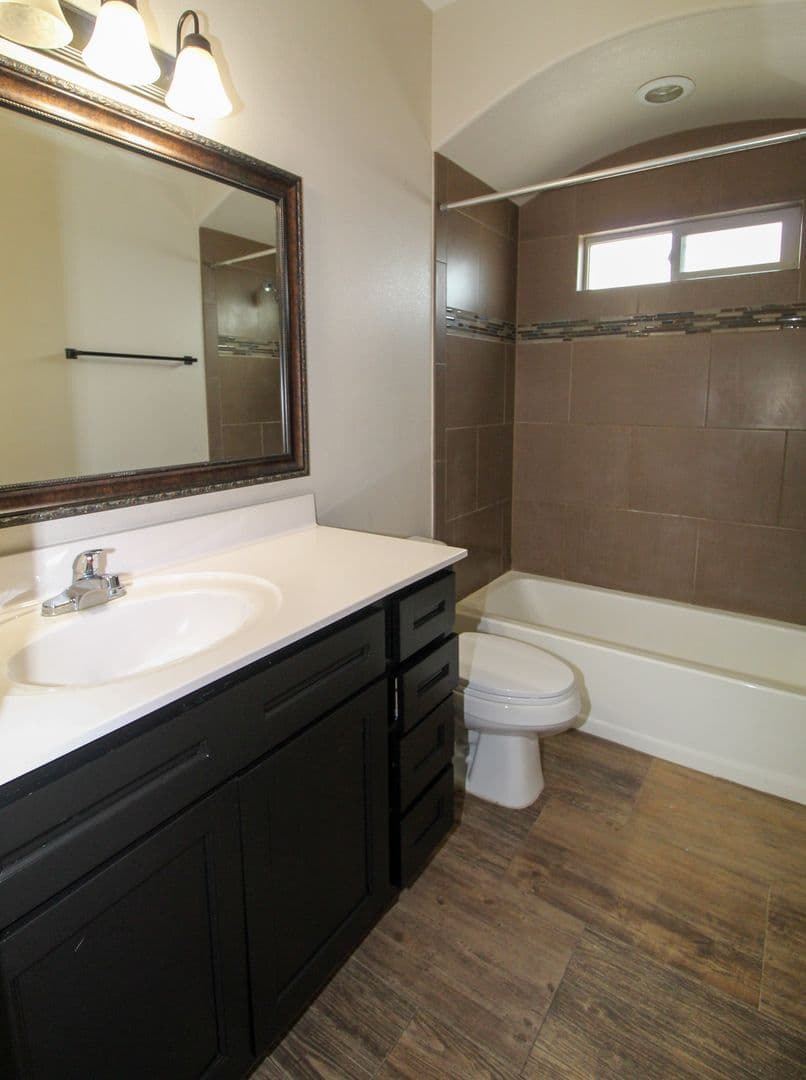 El Paso House: 2144 Robert Drennan