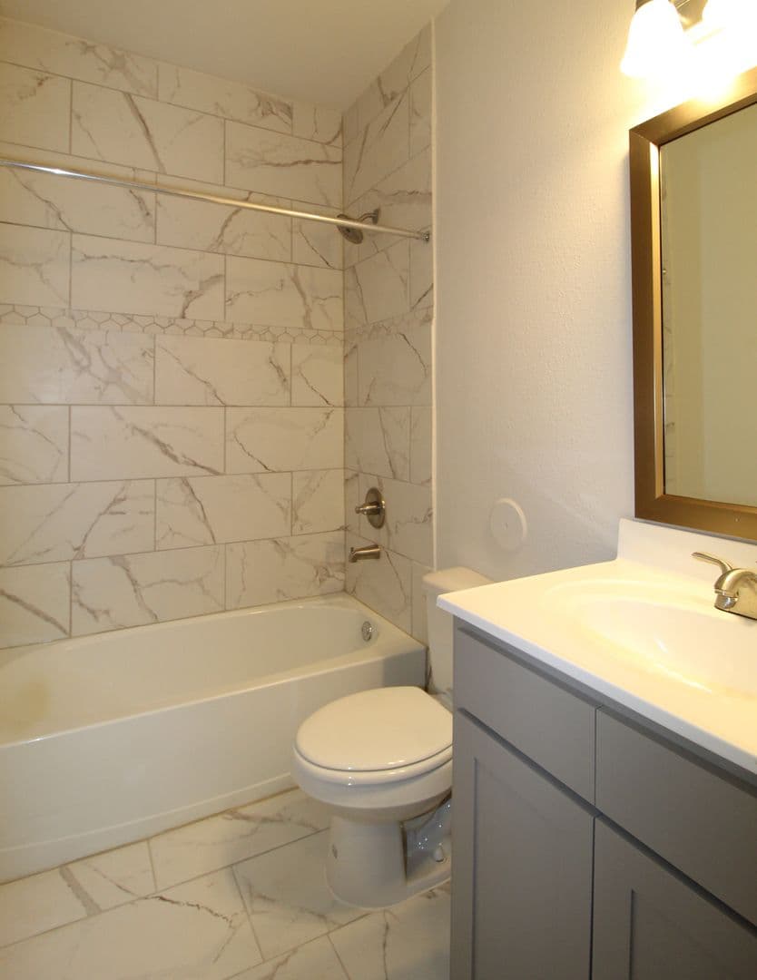 Horizon City House: 13709 Lago Vista Ave