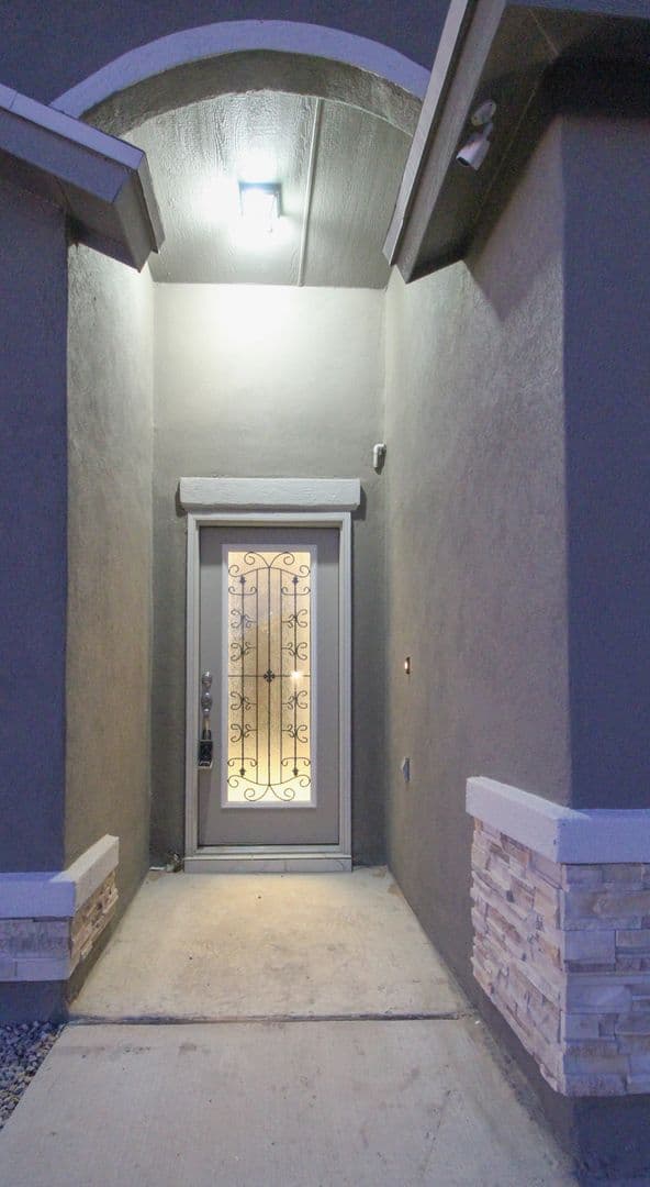Horizon City House: 13709 Lago Vista Ave
