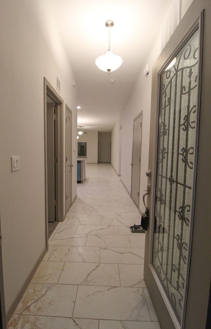 Horizon City House: 13709 Lago Vista Ave