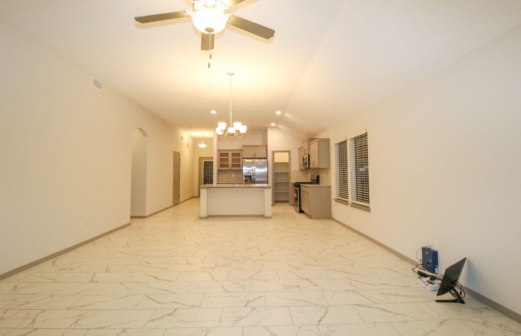 Horizon City House: 13709 Lago Vista Ave