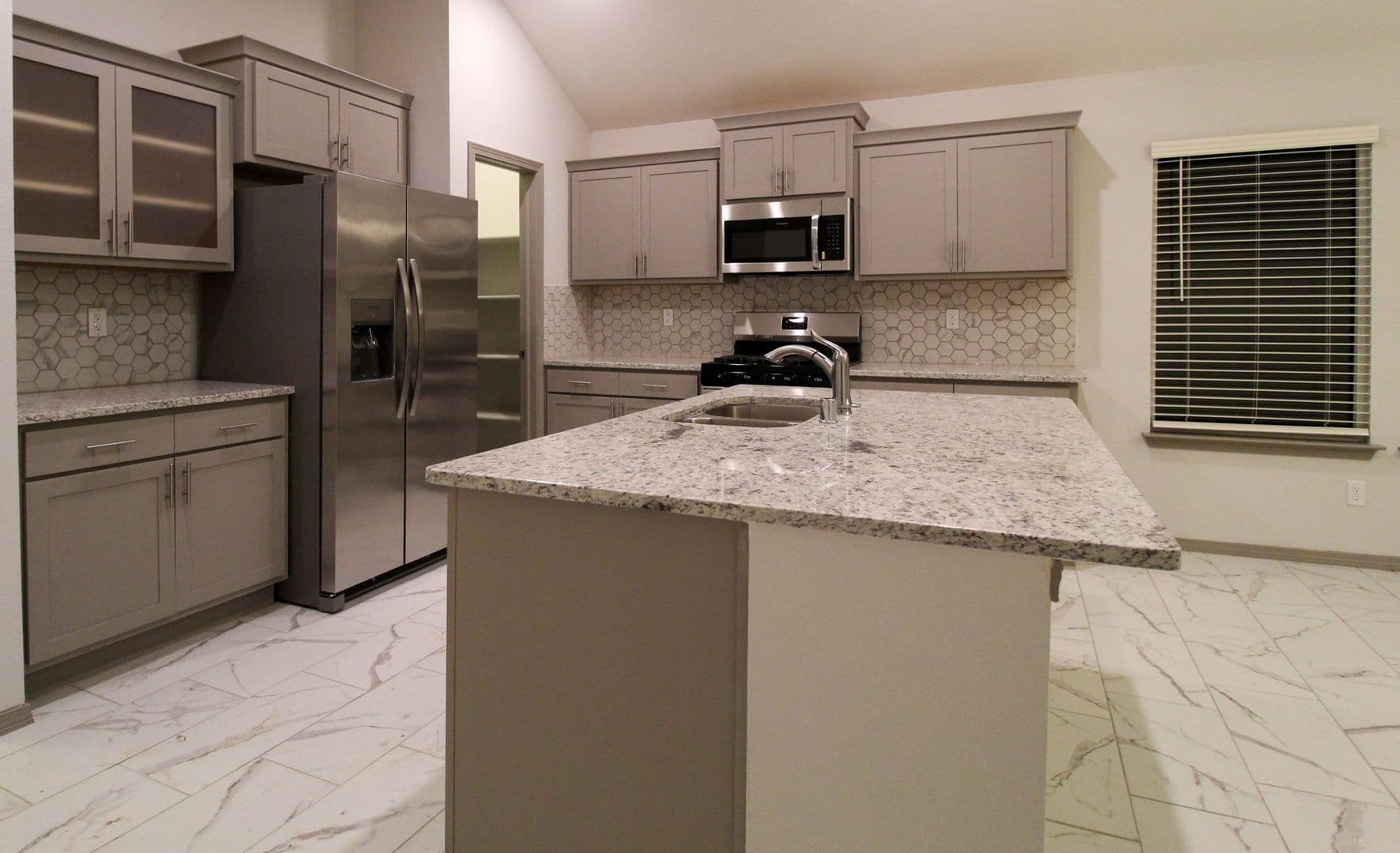 Horizon City House: 13709 Lago Vista Ave