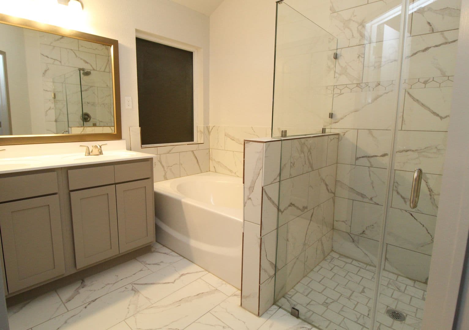 Horizon City House: 13709 Lago Vista Ave