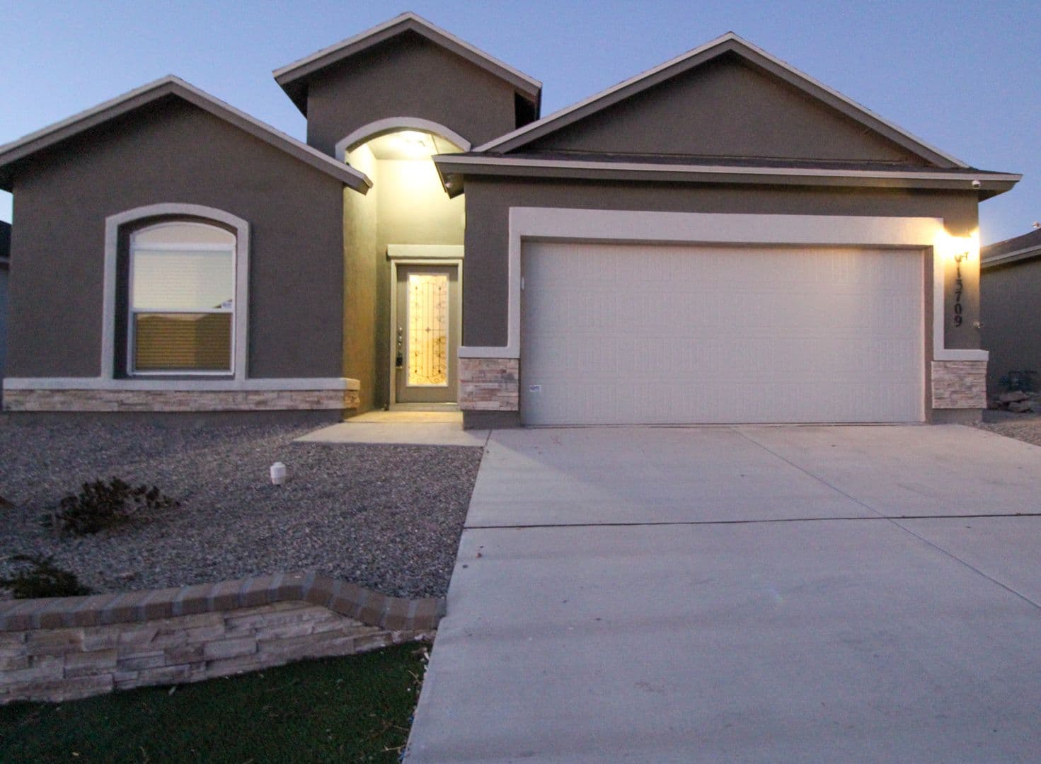 Horizon City House: 13709 Lago Vista Ave