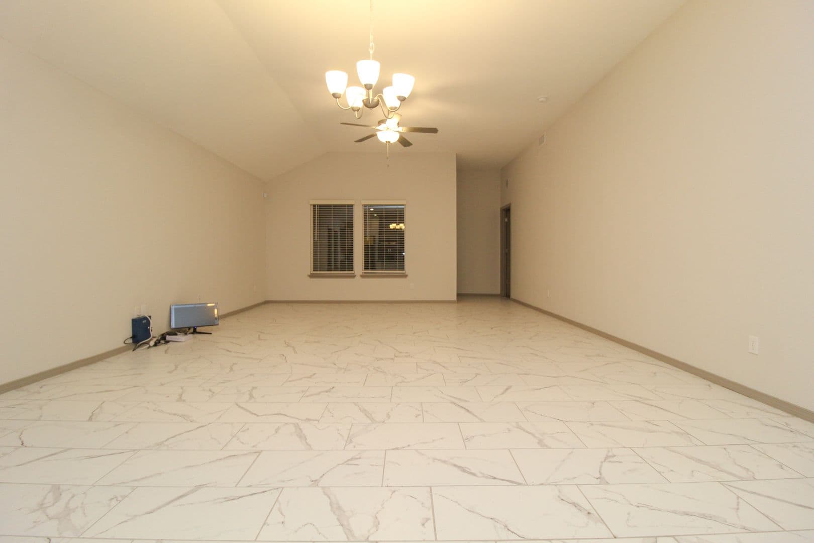 Horizon City House: 13709 Lago Vista Ave