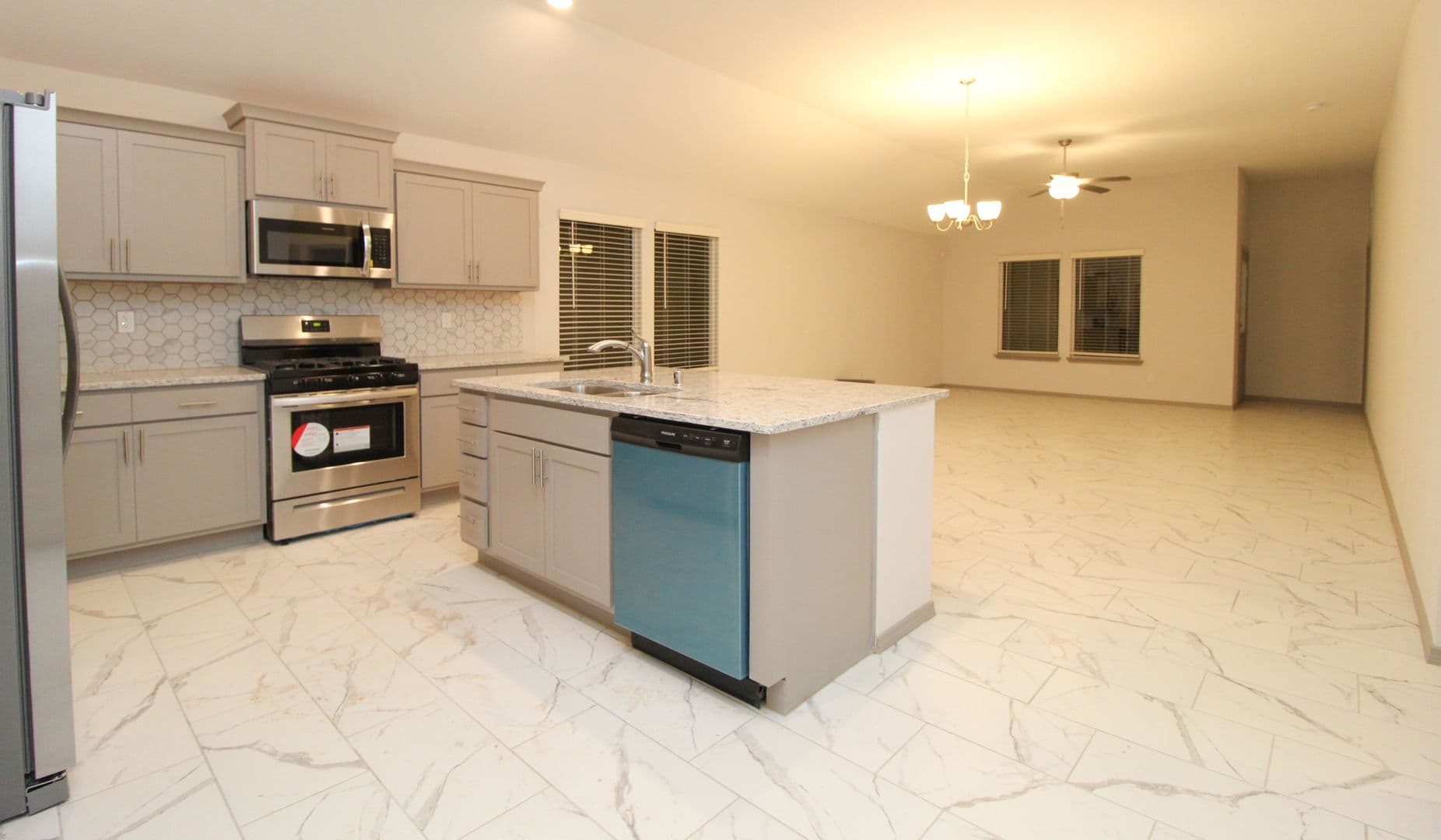 Horizon City House: 13709 Lago Vista Ave