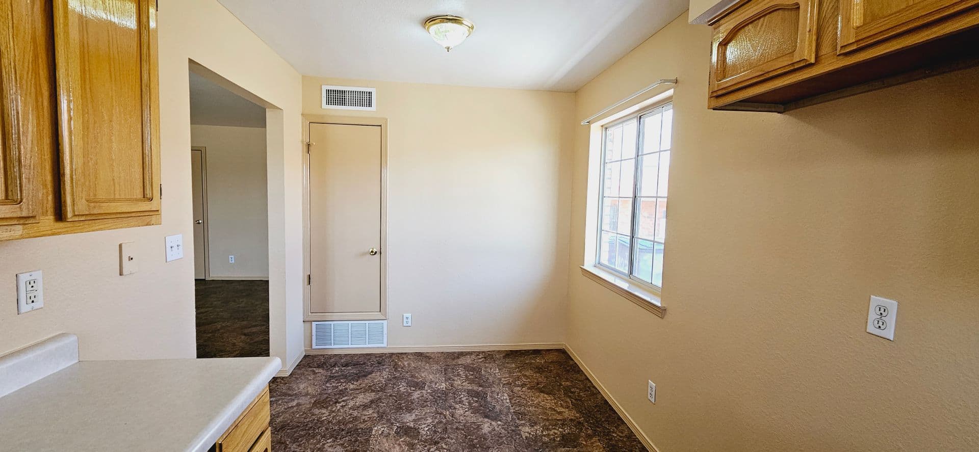 El Paso Apartment: 3903 Van Buren
