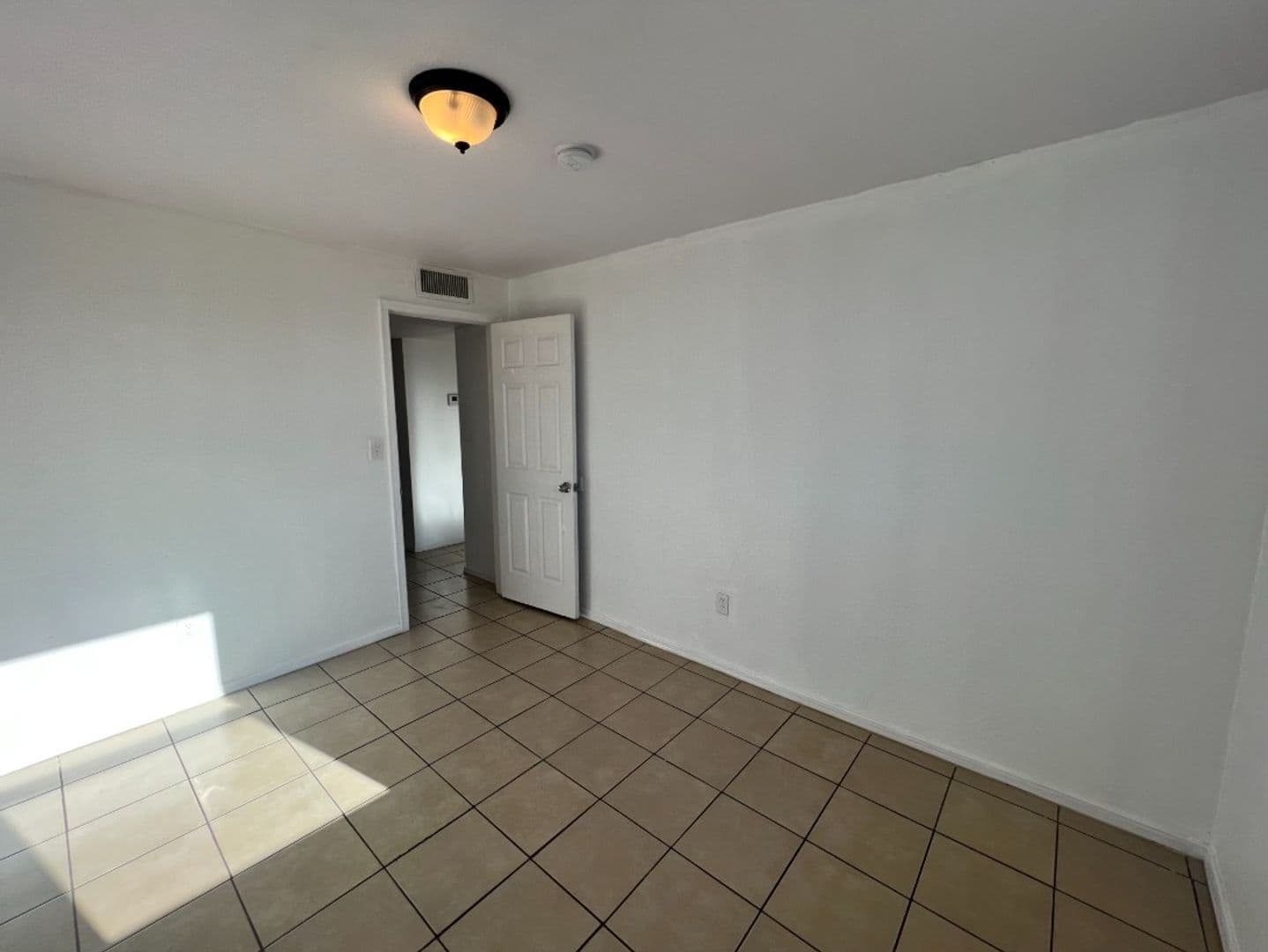 Clint Apartment: 14831 Allemands