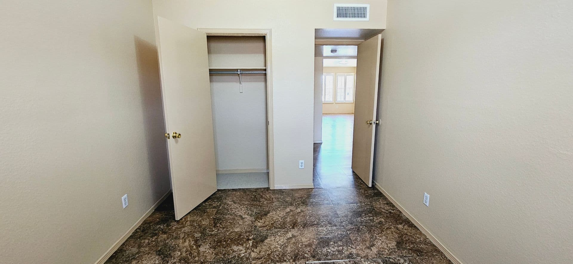 El Paso Apartment: 3903 Van Buren