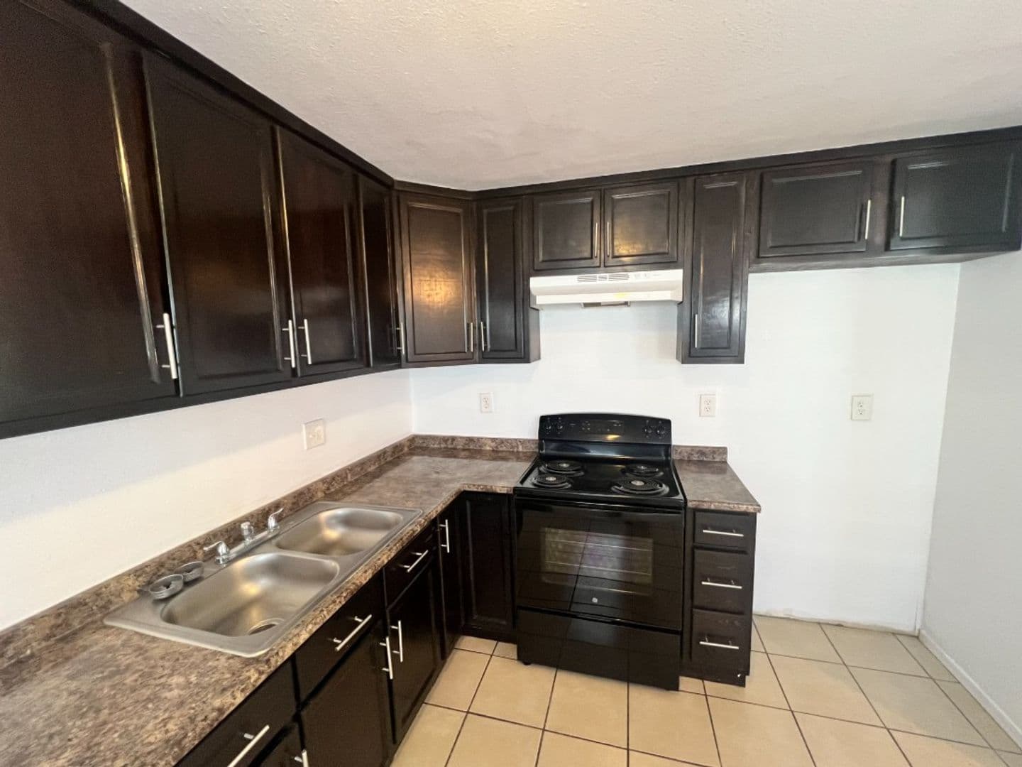 Clint Apartment: 14831 Allemands