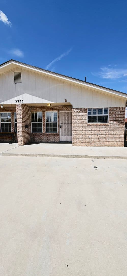 El Paso Apartment: 3903 Van Buren