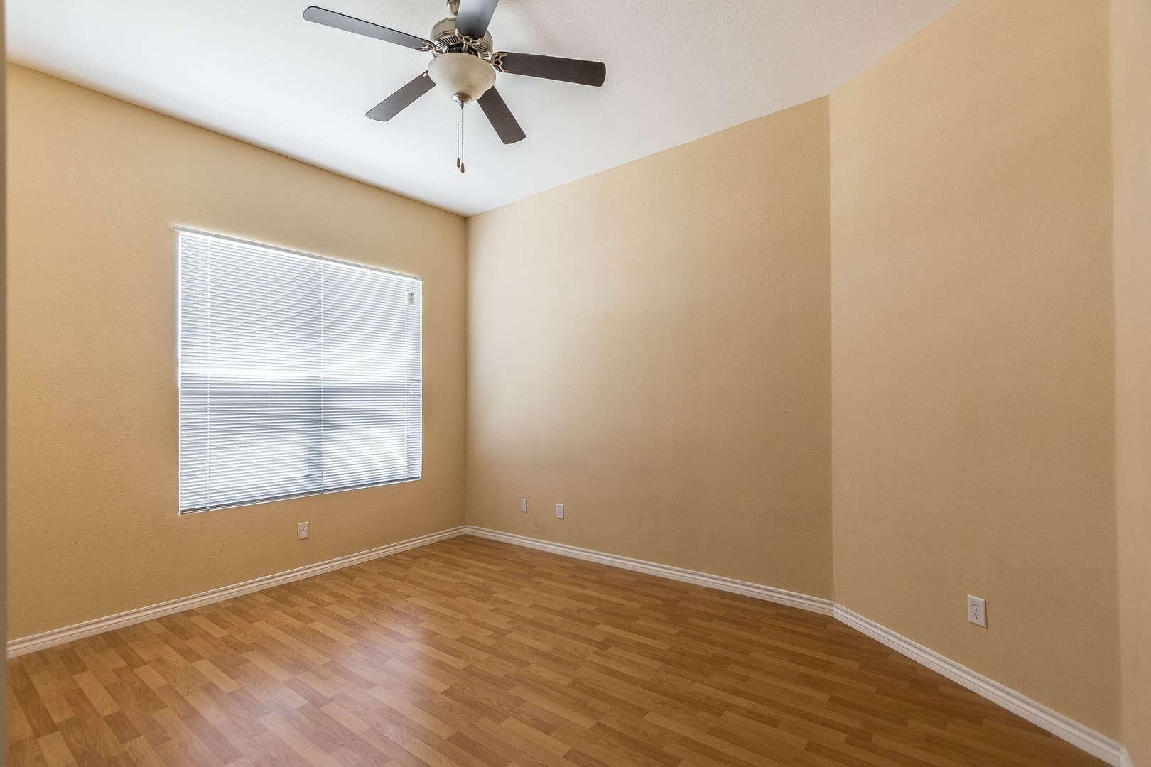 El Paso House: 5537 Ignacio Frias Drive