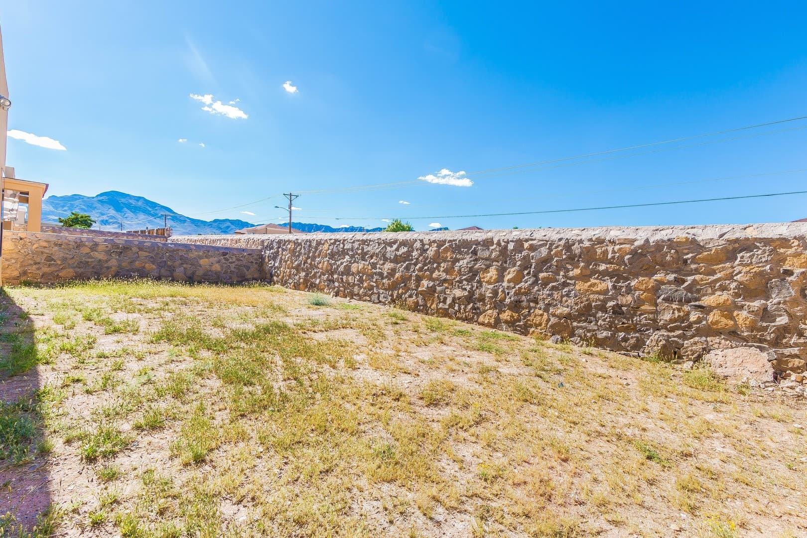 El Paso House: 5537 Ignacio Frias Drive