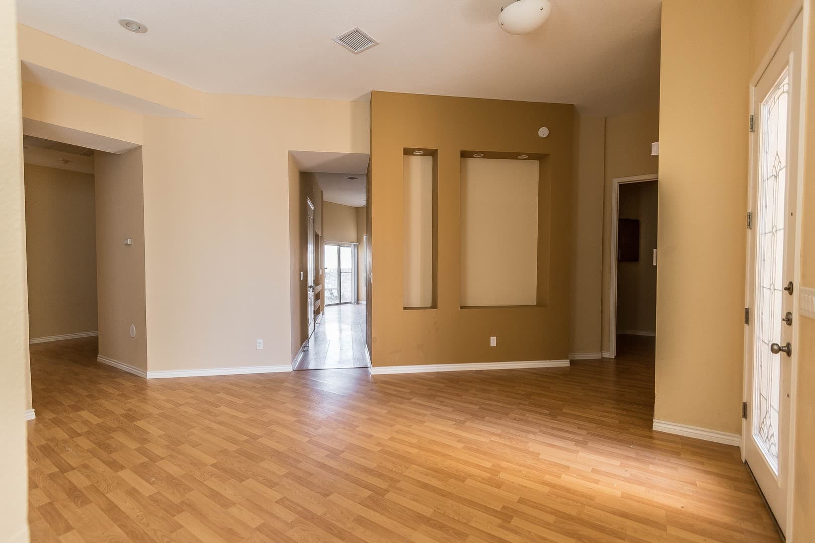 El Paso House: 5537 Ignacio Frias Drive
