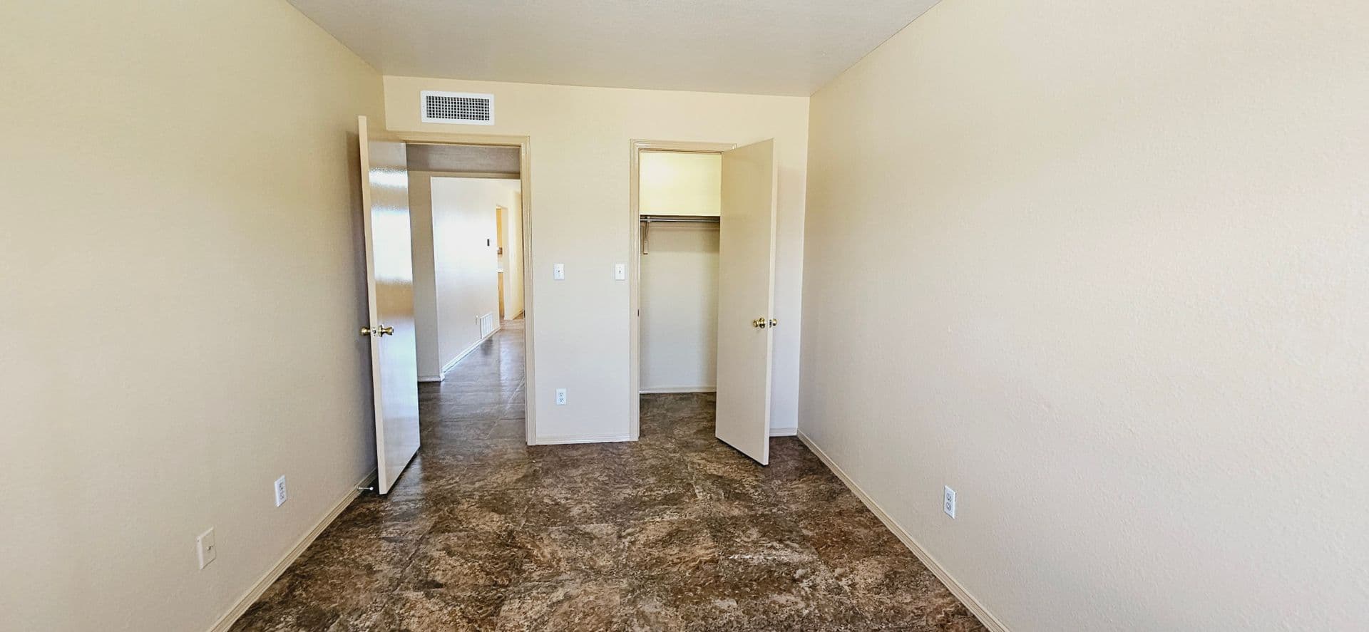 El Paso Apartment: 3903 Van Buren