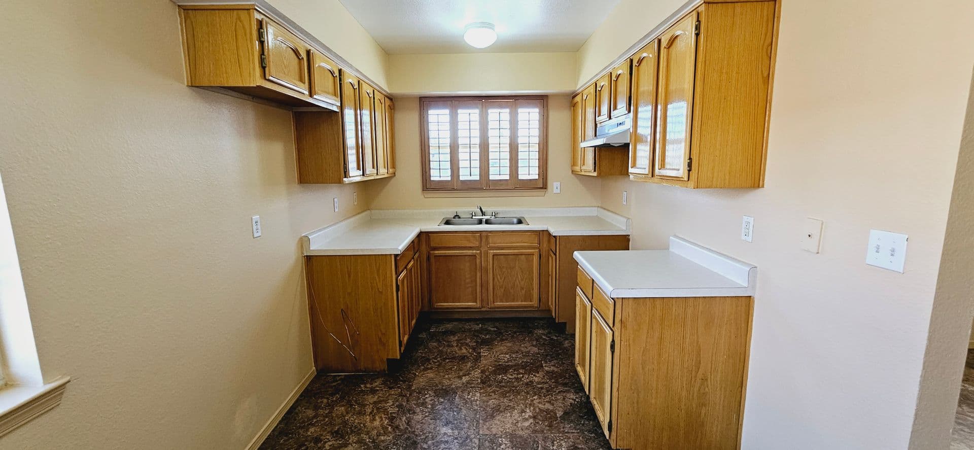 El Paso Apartment: 3903 Van Buren