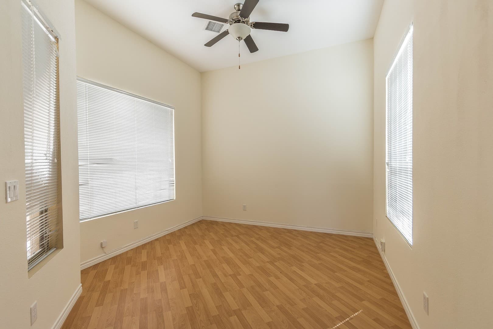 El Paso House: 5537 Ignacio Frias Drive