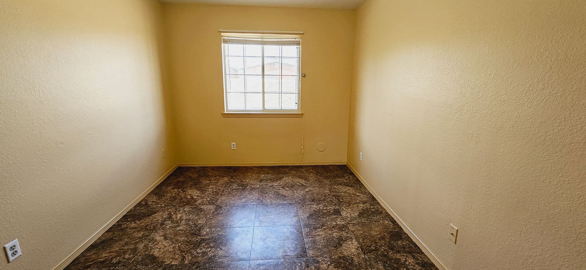 El Paso Apartment: 3903 Van Buren