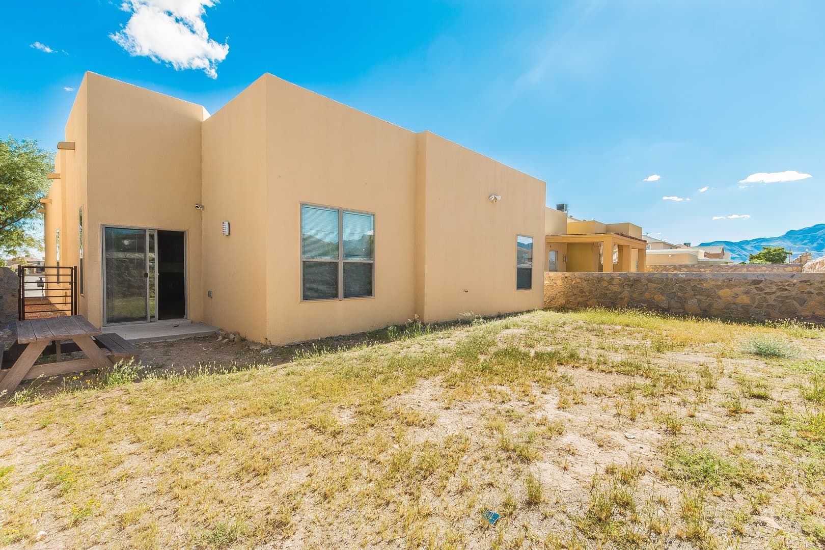 El Paso House: 5537 Ignacio Frias Drive