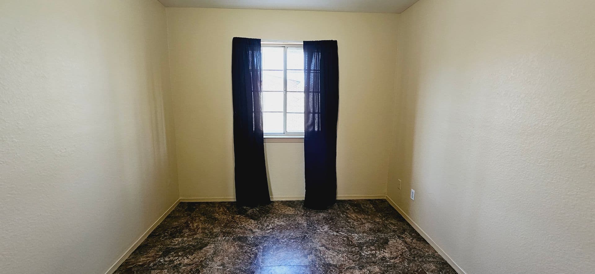 El Paso Apartment: 3903 Van Buren