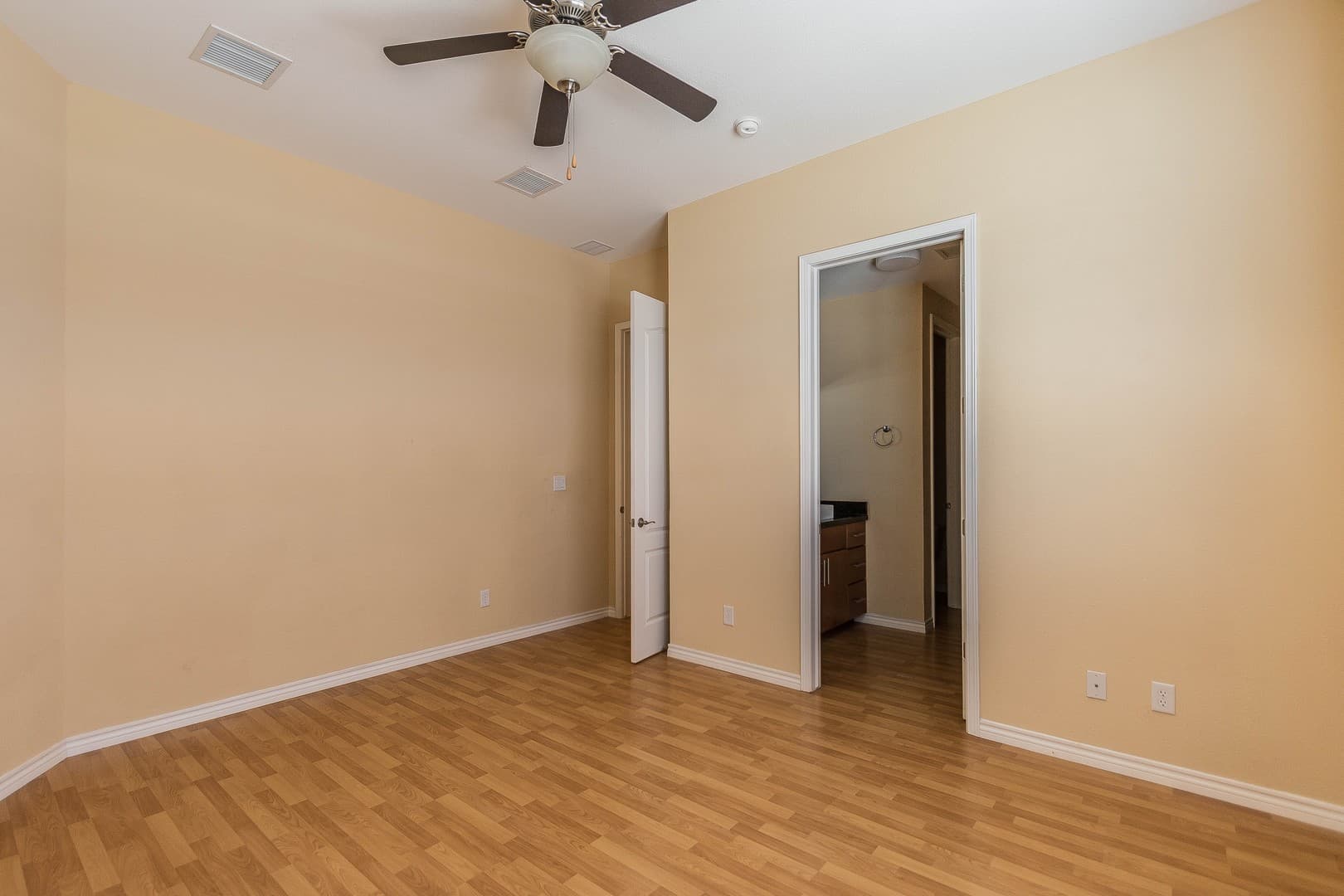 El Paso House: 5537 Ignacio Frias Drive